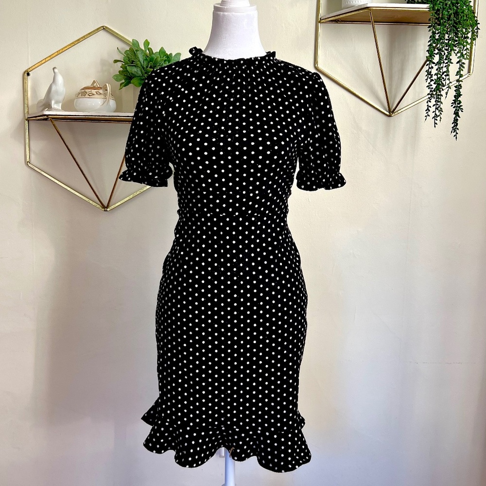 Polk dot open-back puffed sleeve short black dress